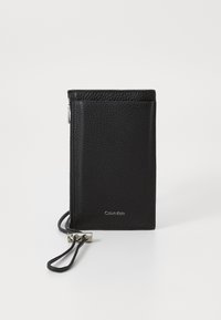Calvin Klein - EMBOSS PHONE CROSSBODY - Portacellulare - black Immagine in miniatura 1