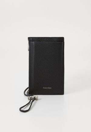 EMBOSS PHONE CROSSBODY - Telefoonhoesje - black