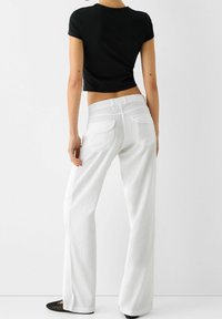 Bershka Tygbyxor - white