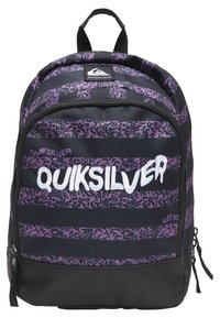 Quiksilver rugzak met paarse gestreepte patronen op een zwarte stoffen achtergrond. Voorzien van een bovenhandgreep en een voorlogo in witte tekst.