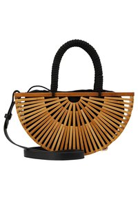 Sac à main en bois en forme de demi-lune avec poignées en corde noire et bandoulière en cuir noir amovible sur fond blanc.