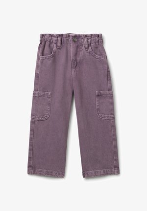 Paarse denim cargo broek met elastische tailleband, vooraan een knopsluiting, riemlussen, zijzakken en grote patchzakken op de benen.