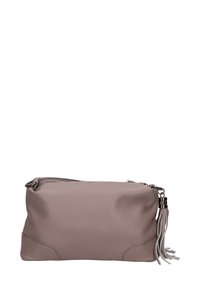 Clutch in pelle grigia con finitura testurizzata, chiusura con zip e un tassel decorativo. Forma rettangolare elegante con accenti laterali curvi.