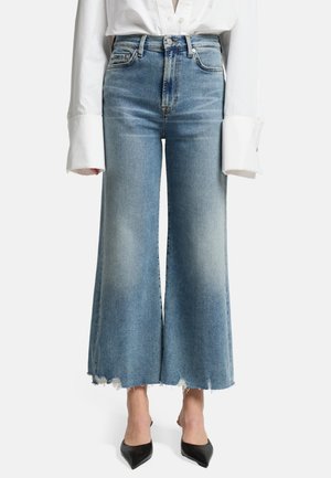 ULTRA HIGH RISE CROPPED - Jeans a zampa - lka