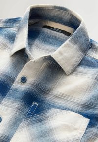 No seleccionado, blue ecru