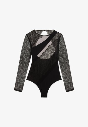 Body de manga larga negro con mangas de encaje y paneles de encaje transparente en el frente, que presenta acentos de tela sólida en diagonal y curva.