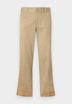 Bežaste široke hlače izrađene od mješavine pamuka, s kopčanjem na gumb, petljicama za remen i ravnim prednjim dijelom s glatkom teksturom.