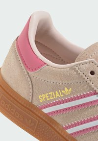 adidas Originals HANDBALL SPEZIAL UNISEX - Baskets basses - quartz cloud white rose tone