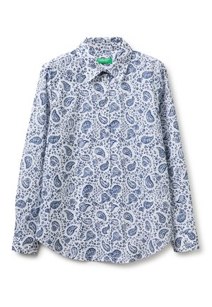 Koszula z długim rękawem zapinana na guziki z niebieskim wzorem paisley i kwiatowym na białym tle, z klasycznym kołnierzem.