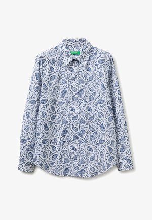 Camicia a maniche lunghe con bottoni, con motivi paisley e floreali blu su sfondo bianco, caratterizzata da un colletto classico.