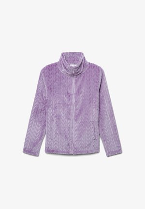 Giacca in pile viola con colletto alto, zip frontale e modello a chevron testurizzato. Include due tasche laterali. Morbida e leggera.