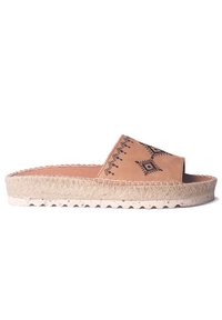 Tan läder släpsandal med korskonstruktion, broderade mönster och naturlig jutesula. Öppen tå med en texturerad finish.