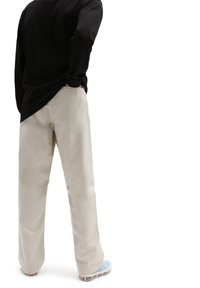 Vans MN AUTHENTIC CHINO LOOSE PANT - Chino - oatmeal