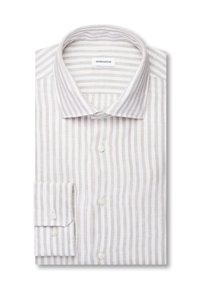 Chemise à manches longues rayée verticale blanche et beige avec col et poignets boutonnés, soigneusement pliée.