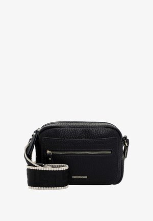 Borsa a tracolla nera in pelle con finitura testurizzata, tasca anteriore con zip e una tracolla a contrasto con motivo intrecciato e nome del marchio.