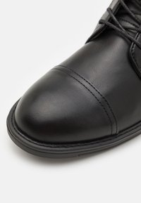 Pier One Snørestøvletter - black