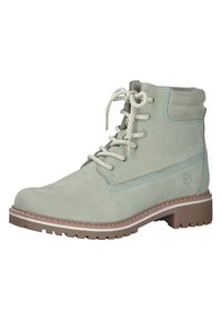 Botte chelsea en daim vert clair avec une surface texturée, bout rond et lacets beiges. Dispose d'une semelle en caoutchouc durable et d'accents de couture contrastants.
