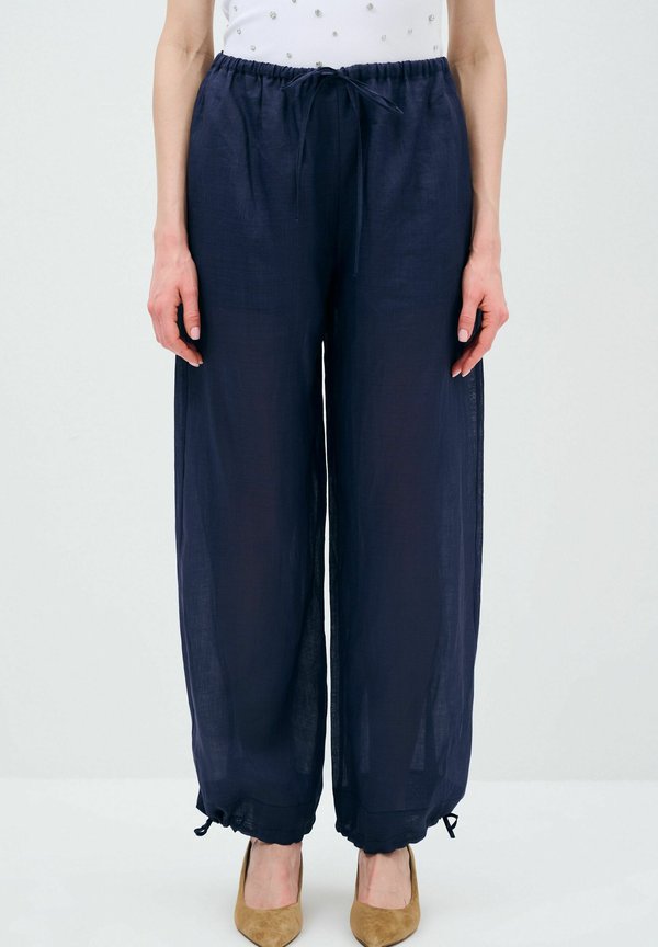 WITH LACE DETAIL - Stoffhose