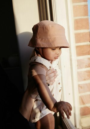 Next REGULAR FIT - Chapeau - tan brown crinkle