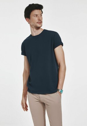 - T-shirt basic