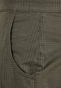 Urban Classics AOP GLENCHECK CARGO JOG PANTS - Cargobyxor - olive
