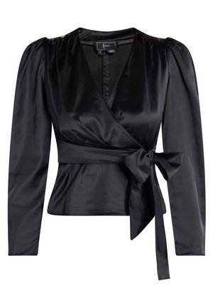 Blouse en satin noir à manches longues, décolleté en V profond, épaules plissées et devant noué, avec une texture lisse et une taille cintrée.