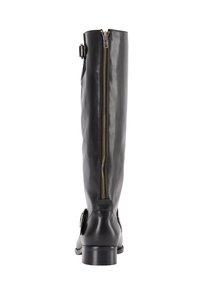 Stivale in pelle nera fino al ginocchio con cerniera laterale, punta rotonda e tacco basso impilato. Presenta una fibbia decorativa sul lato.