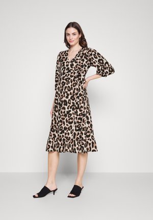 OLMOLIVIA WRAP MIDI DRESS - Hverdagskjole - white/sand