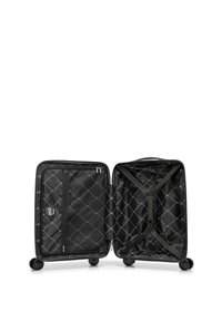 Valise rigide noire à quatre roues, ouverte pour révéler un intérieur matelassé, une poche zippée et des sangles croisées pour sécuriser le contenu.