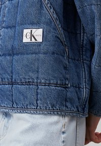 Calvin Klein Jeans LINER - Bomber jakna - denim medium