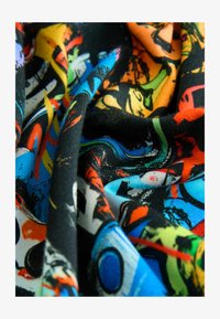 Valimata, black graffiti controller