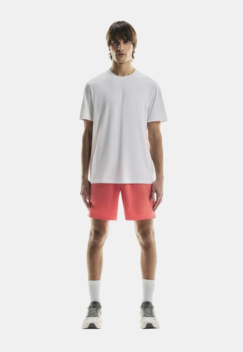 On FOCUS - Basic T-shirt - white — foto 2