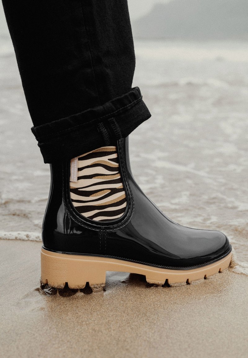 Les Tropeziennes par M Belarbi NOURA Ankle boots varnish black