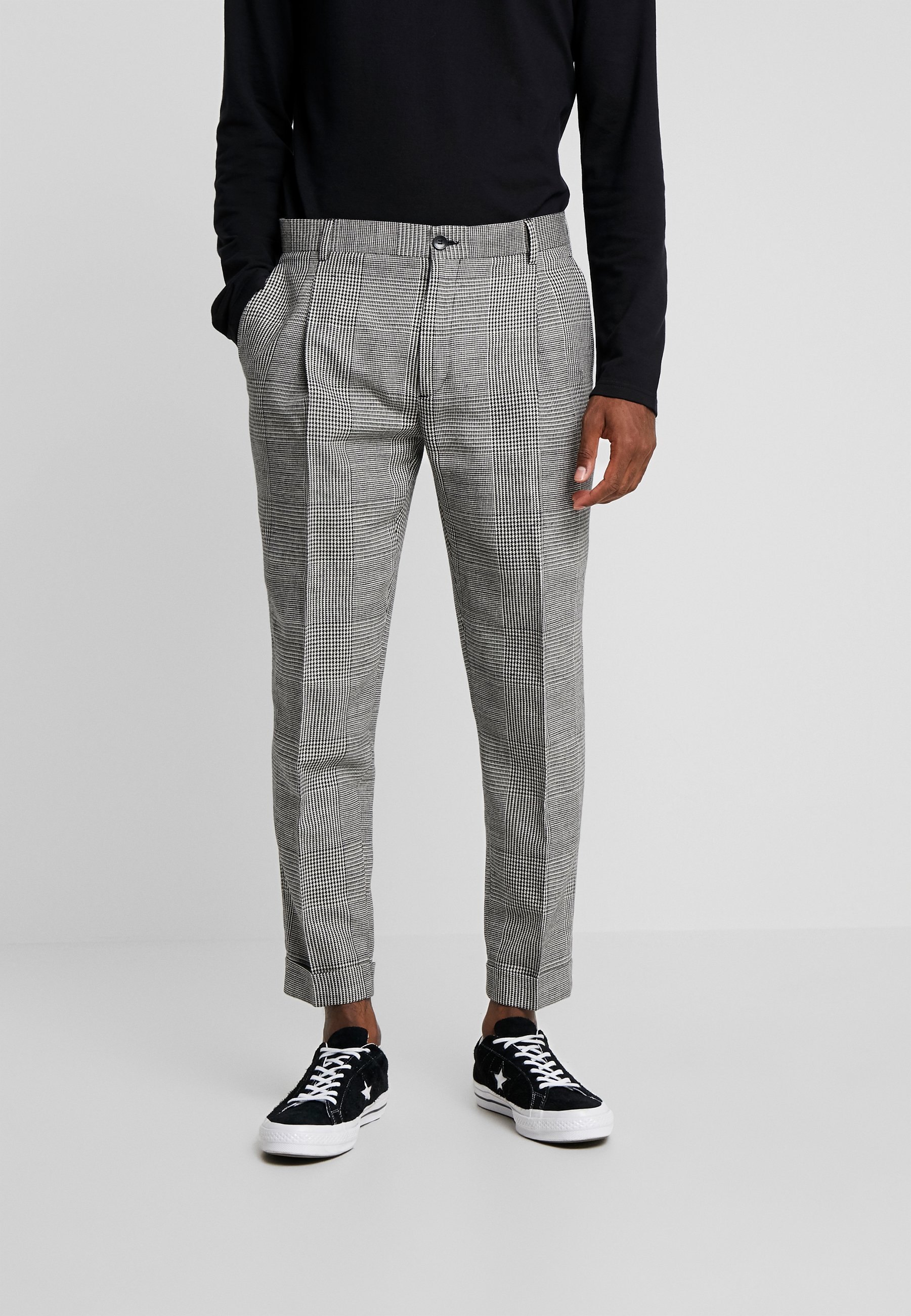 pleated tapered trousers