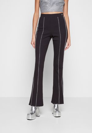 SEAM DETAIL FLARE PANT - Bukse - black