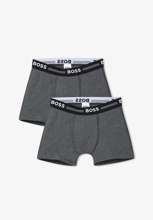 Deux paires de boxer gris empilées, chacune avec une taille noire portant l'inscription "BOSS" en lettres blanches.