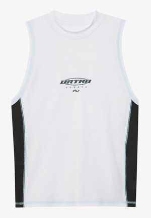 Débardeur de sport blanc sans manches avec des panneaux latéraux noirs. Présente un logo accentué de bleu au centre. Texture lisse avec des coutures contrastées.