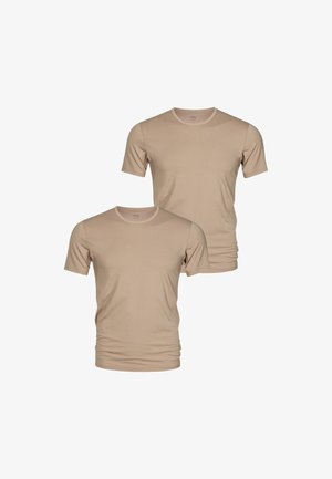 Kaksi beige lyhythihaista pyöreäkauluksista t-paitaa esillä valkoista taustaa vasten, aseteltuna siten, että toinen on hieman toisen takana.