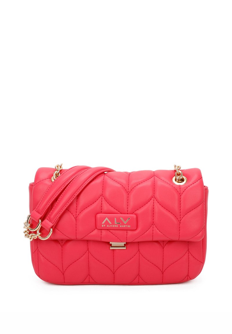 Borsa a tracolla rosa trapuntata realizzata in materiale sintetico liscio. Caratterizzata da accessori in tonalità oro, una tracolla a catena e un dettaglio con logo sulla parte anteriore.