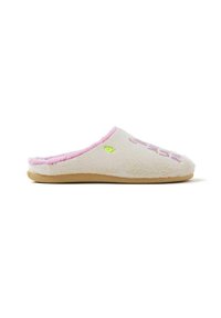 Chausson à dos fermé en tissu crème avec doublure en peluche rose, semelle plate beige et motif brodé ludique sur le dessus.