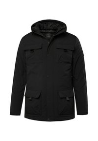 Schwarze isolierte Jacke mit Kapuze, mehreren Fronttaschen und Knopfverschluss. Glatte Textur mit matter Oberfläche.