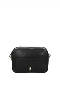 Borsa a tracolla in pelle nera con texture liscia, chiusura a zip, tasca frontale e dettagli in metallo color oro. Design minimalista con logo.