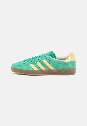 GAZELLE INDOOR UNISEX - Sneaker low - semi court green/most yellow