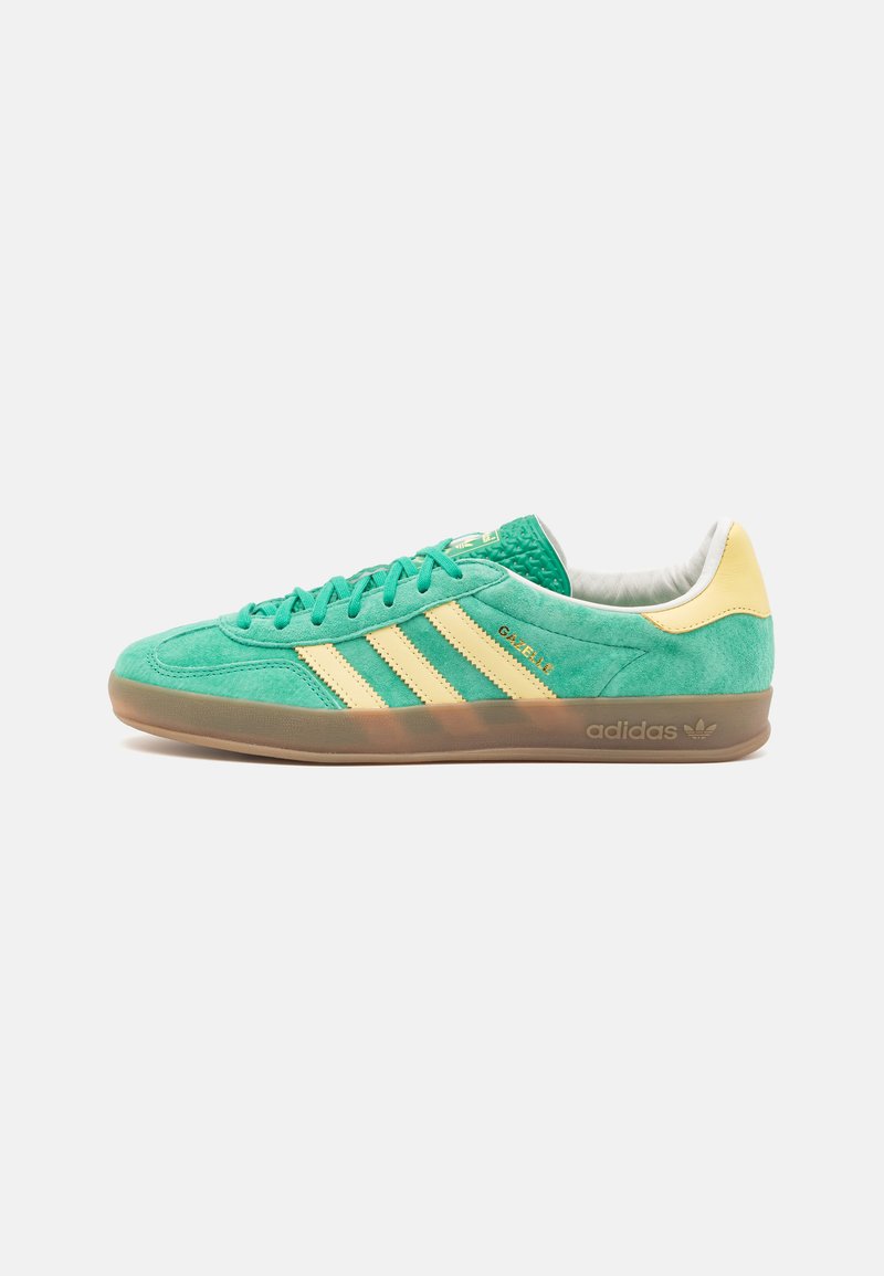 adidas Originals GAZELLE INDOOR UNISEX - Trainers - semi court green/most yellow
