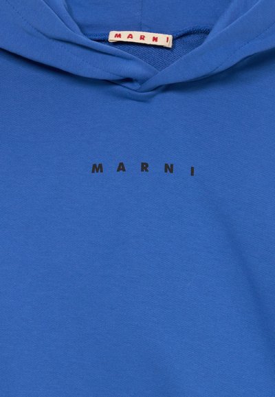 Blå bomulls hoodie med en framficka, en stor svart "MARNI"-logotyp och en dragsko i huvan. Slät textur med en enhetlig färg.