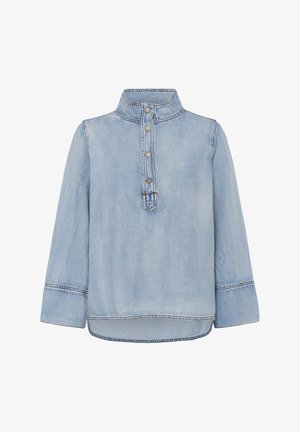 Chemise à enfiler en denim bleu clair avec manches longues, col montant et patte de boutonnage avant avec quatre boutons en métal.