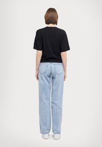 MAX&Co. BOXYCLAIM czarny