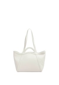 Borsa a tracolla bianca in pelle con doppi manici lunghi, forma arrotondata e superficie liscia. Presenta un design minimalista con dettagli di cucitura sottili.