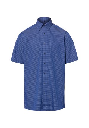 Blaues Kurzarmhemd mit kleinem karierter Muster und spitzem Kragen, dargestellt vor weißem Hintergrund.