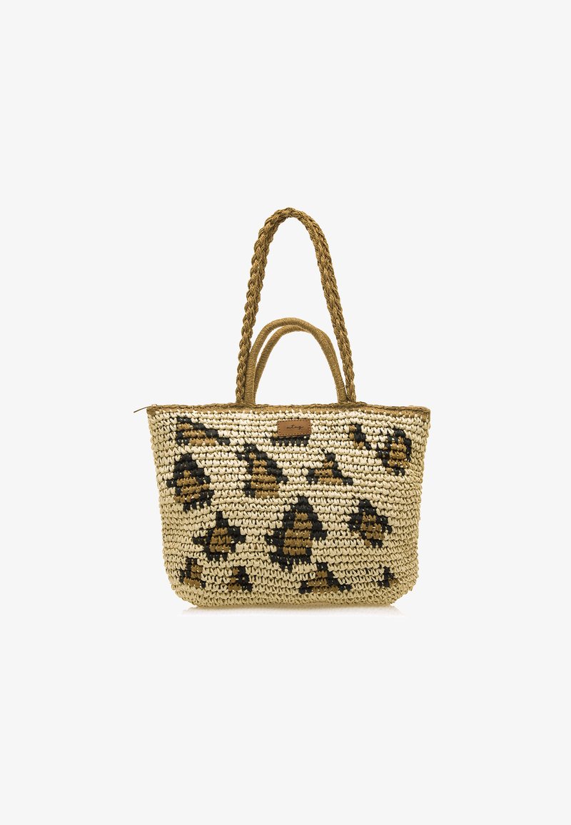 Sac fourre-tout tissé en paille beige avec un imprimé léopard noir et marron. Il dispose de poignées tressées marron et d'une fermeture éclair en haut.